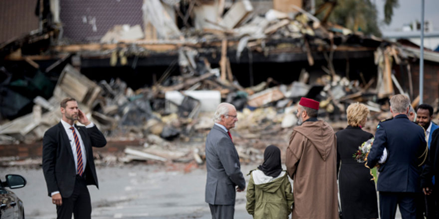 İsveç Kralı, yakılan camiyi ziyaret etti, yenisi yapılacak