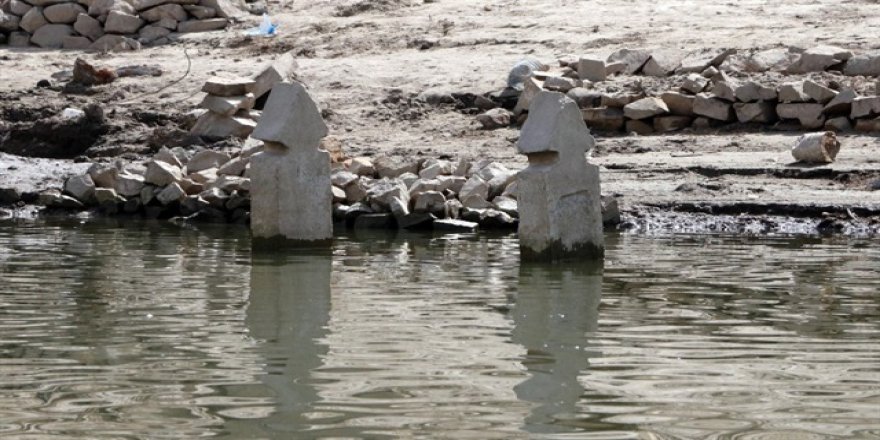 Sular çekildi 23 yıl önce baraj suyu altında kalan köy ortaya çıktı