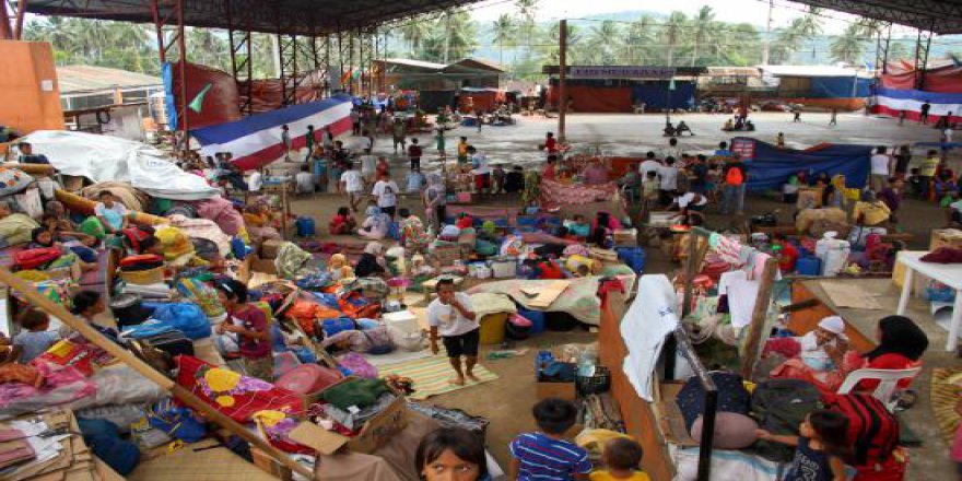 Morolu Müslümanların kampta yaşam mücadelesi