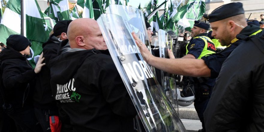İsveç'te aşırı sağcılar gösteri düzenledi