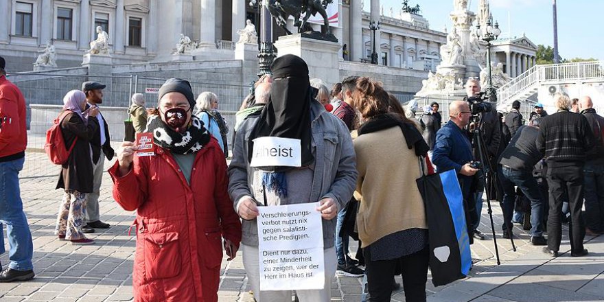 Viyana’da 'burka yasağı'na protesto