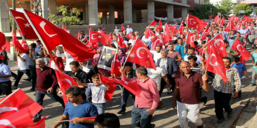 Diyarbakır'da 'Teröre lanet şehide saygı' yürüyüşü