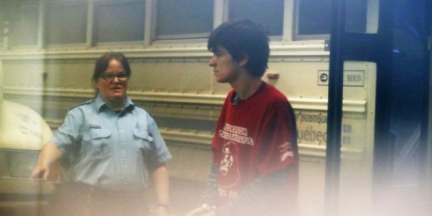 Camide namaz kılanları öldüren katille ilgili karara Müslümanlar isyan etti