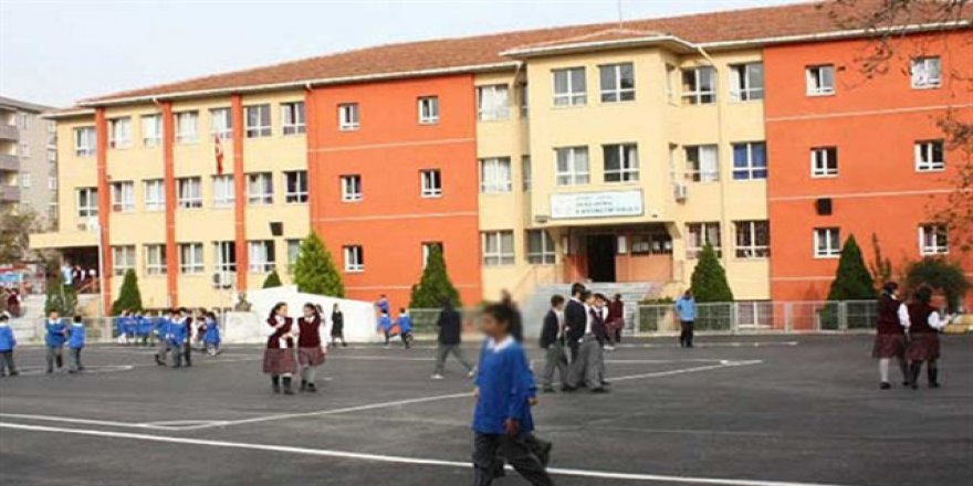 Okul çevresinde amaçsız bekleyene para cezası