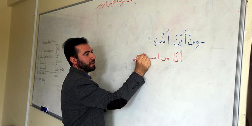 Sığınmacı olarak geldikleri Türkiye'de öğretim görevlisi oldular