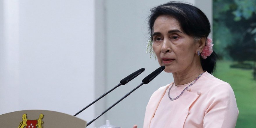 Oxford, Myanmar'daki zulme sessiz kalan Suu Çii'ye verdiği nişanı geri alacak