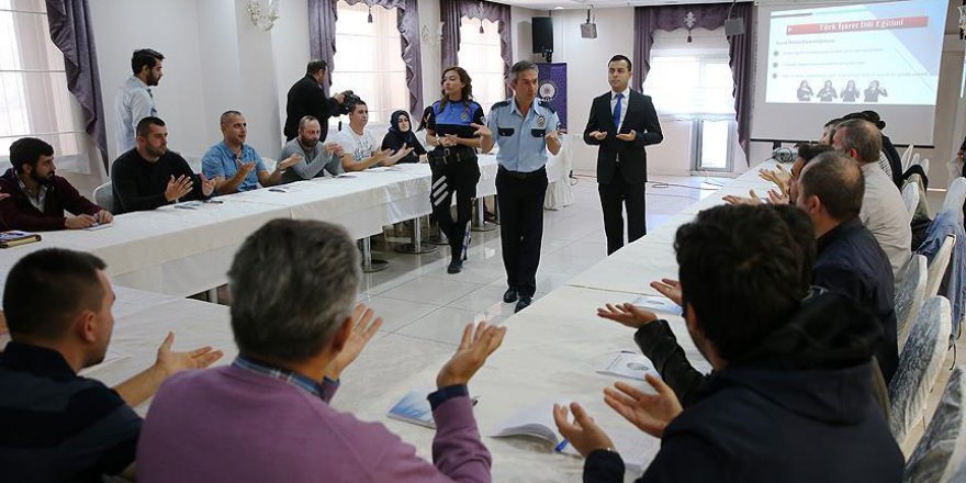 Emniyet personeline işaret dili eğitimi