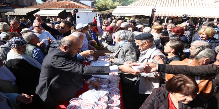 Osmanlı coğrafyasındaki 9 ülkede 40 bin kişiye aşure dağıtıldı
