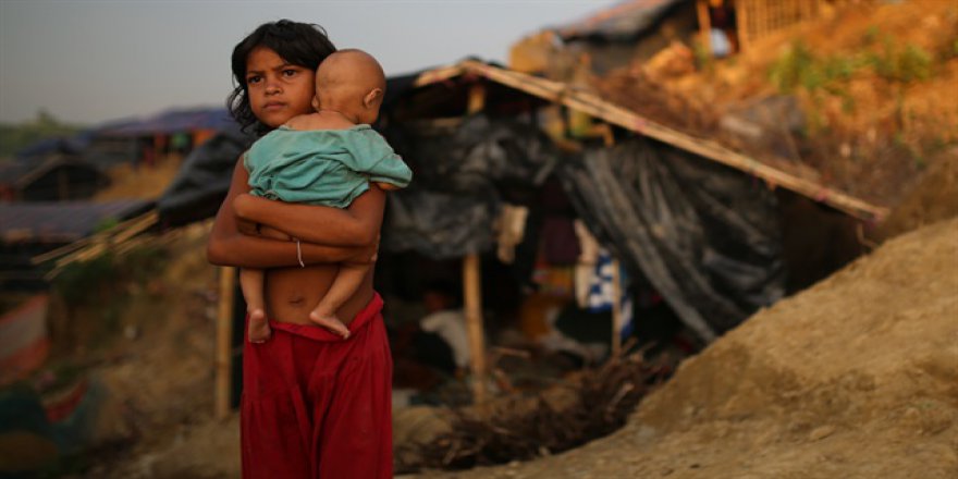 "100 bin Arakanlı Bangladeş'e geçmeyi bekliyor"