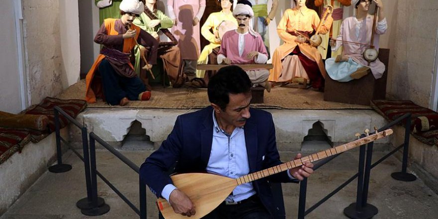 Hem müezzin hem şair hem de besteci