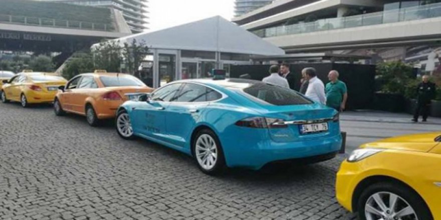 Elektrikli turkuaz taksi yola çıktı