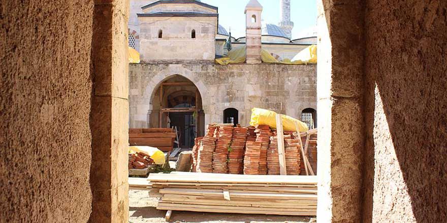 'Fatih'in eğitim gördüğü medresede restorasyon sürüyor
