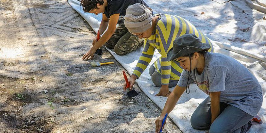 Bin 600 yıllık mozaiklerin üzeri 41 yıl sonra yeniden açıldı