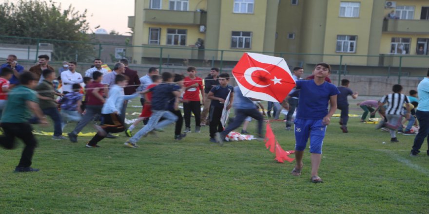 Silopi'de çocuklar uçurtma şenliğiyle doyasıya eğlendiler