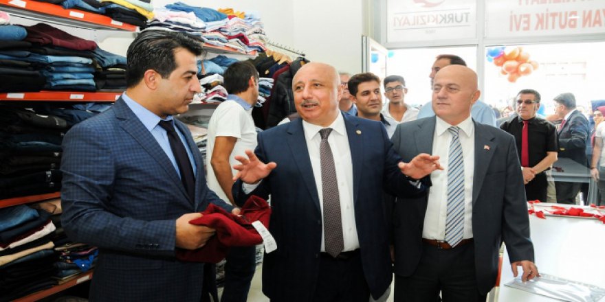 İhtiyaç sahibi öğrenciler için ücretsiz giyim mağazası açıldı