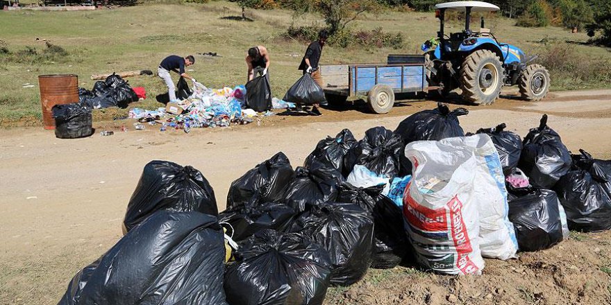 Bolu'da kamp alanından 4 günde 3 kamyon çöp toplandı