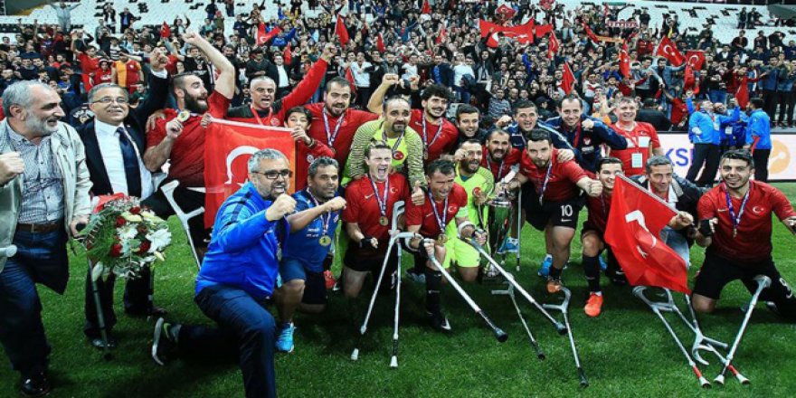 Ankara Büyükşehir Belediyesinden Ampute Milli Futbol Takımı'na ödül