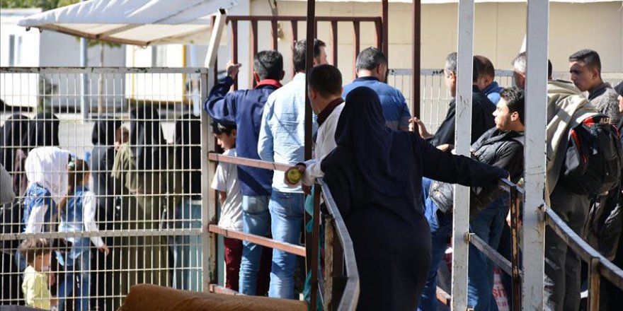 Suriyeli 100 kişilik grup ülkesine döndü