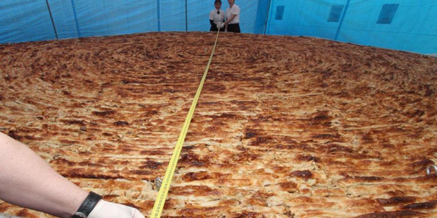 'Dünyanın en büyük böreği' yapıldı