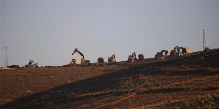 Sınır hattına akordiyon siper örülüyor