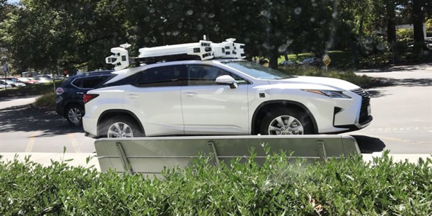Apple’ın sürücüsüz otomobili kameralara yakalandı