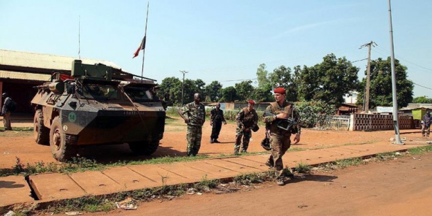 Cami saldırısında ölenler için esnaf kepenk kapattı