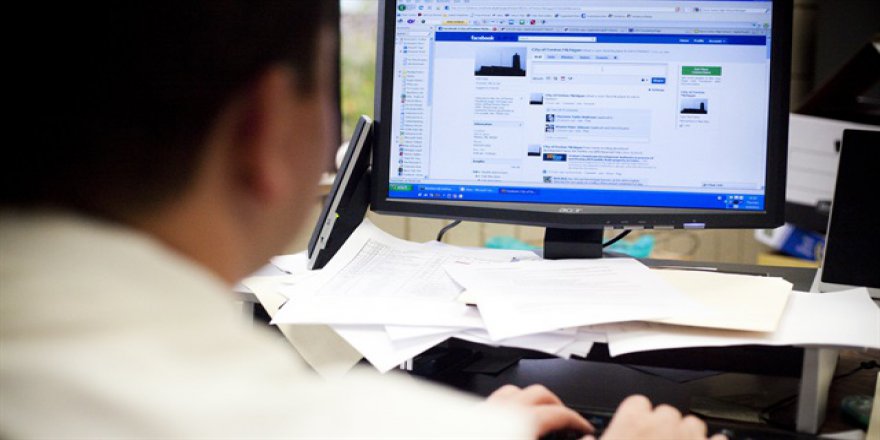 Facebook'tan ek iş yaptı tazminatsız kovuldu