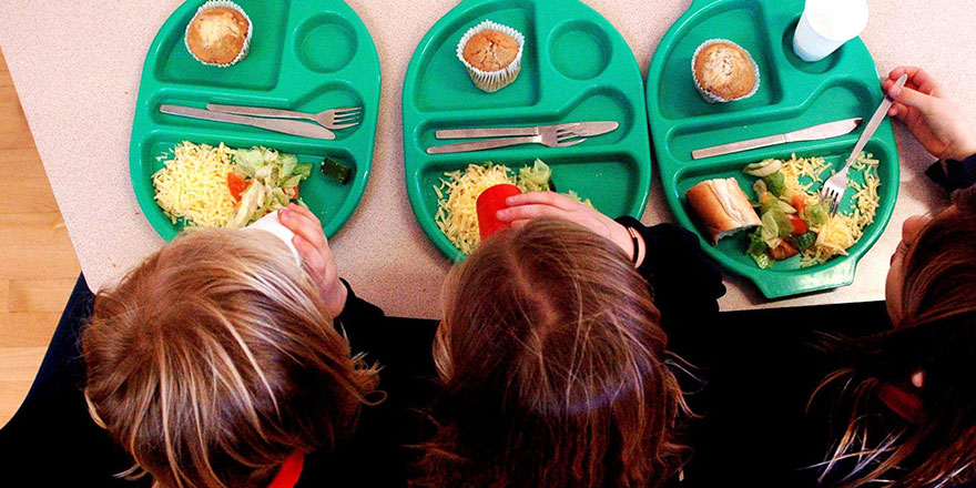 Hıristiyan okulu helal et için Müslümanlarla anlaştı diye kızdılar