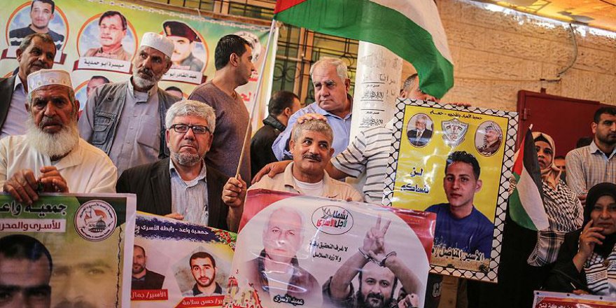 Gazze'de Filistinli tutuklulara destek gösterisi