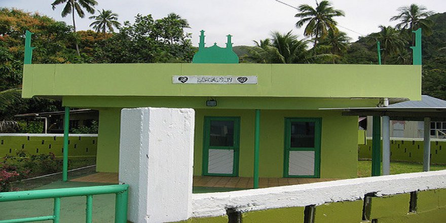 Okyanusun ücra bir adasındaki Müslümanların yaşantısı