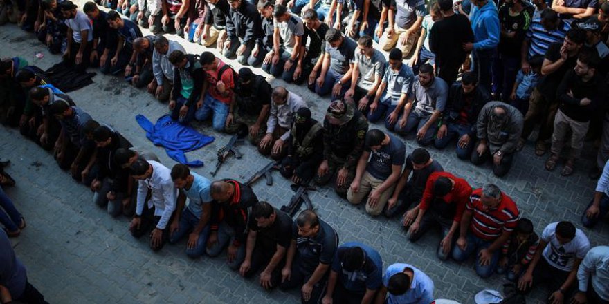 Gazze'deki cenaze törenine binlerce kişi katıldı