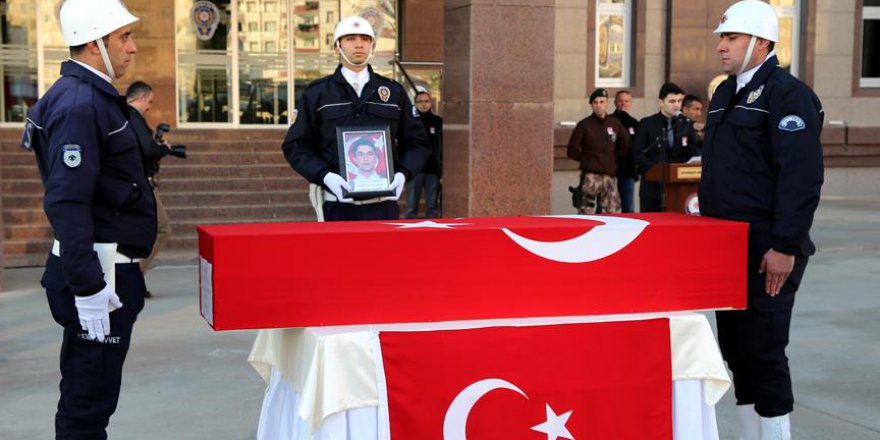 Diyarbakır'da şehit polis için tören