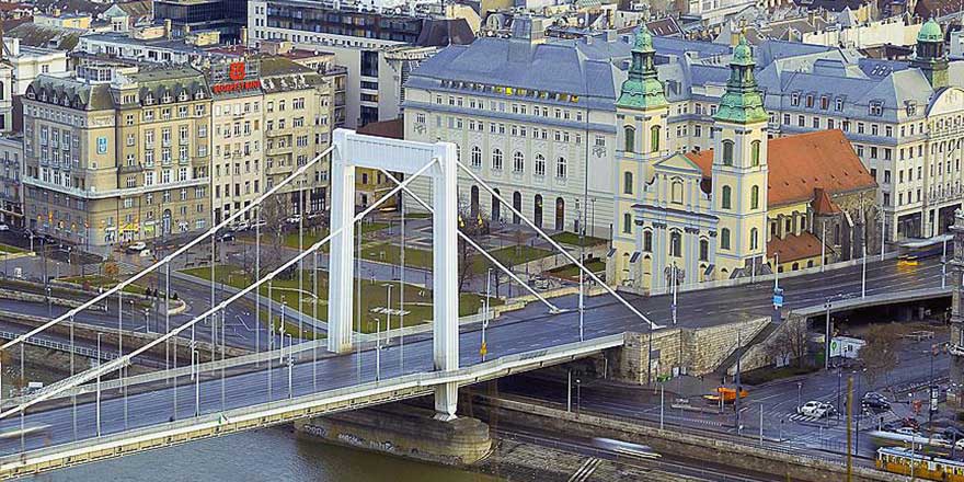 Macaristan'da 3 çocuk için teşvik: 30 bin euro, ev ve araba yardımı, ömür boyu vergi muafiyeti