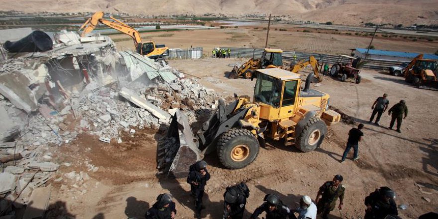 İsrail askerleri Filistinlilere ait 3 evi yıktı