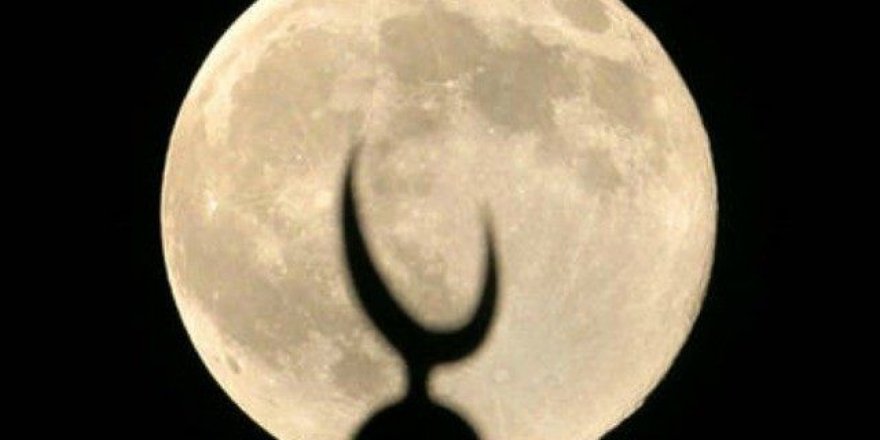 Çocuk parkındaki hilal gündemden düşmüyor