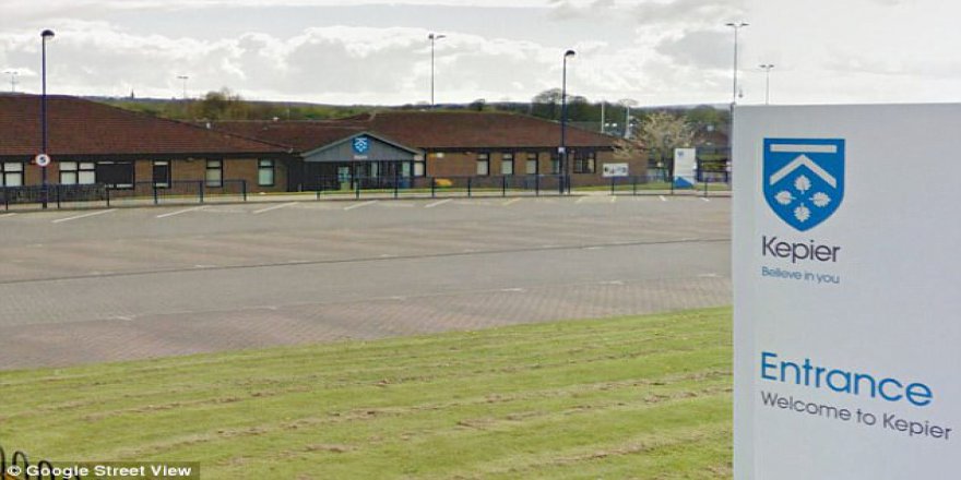 Okul ödevi çıldırttı: Ailenize neden Müslüman olduğunuzu yazın