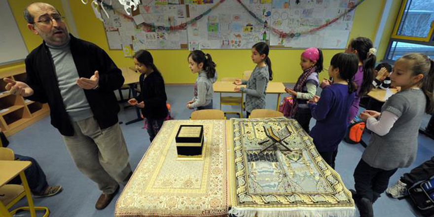 Almanya'da cemaatlere İslam dersi vetosu