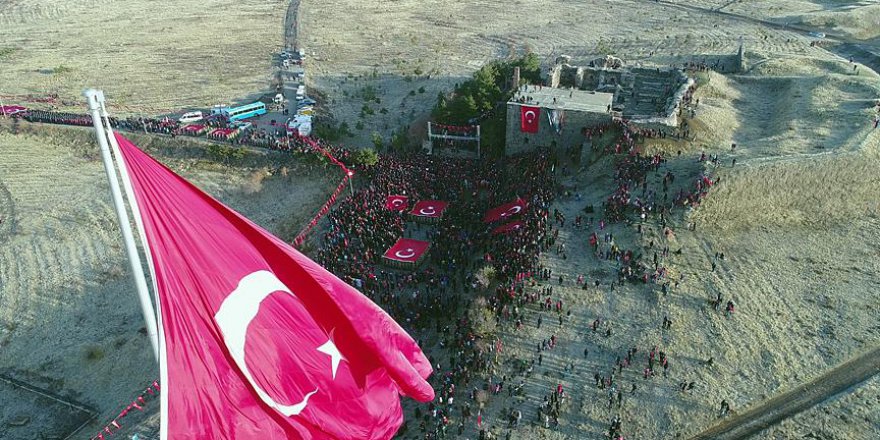 Erzurum'da 'ecdada saygı' yürüyüşü