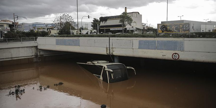 Yunanistan'da sel nedeniyle can kayıpları