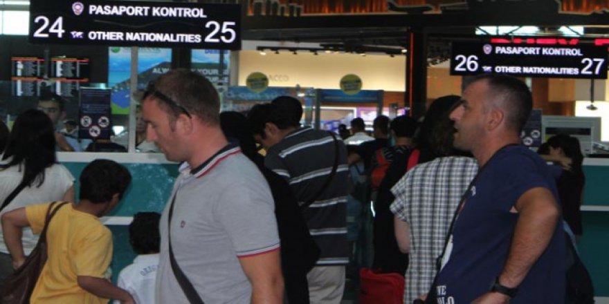 Memurlara yurt dışına çıkışlarda belge zorunluluğu kaldırıldı