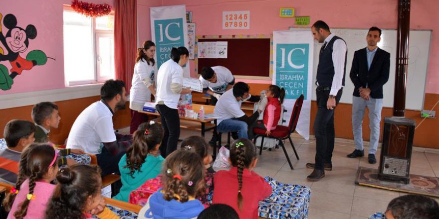 Okuluna vefa borcunu öğrencilerin tedavisiyle ödüyor