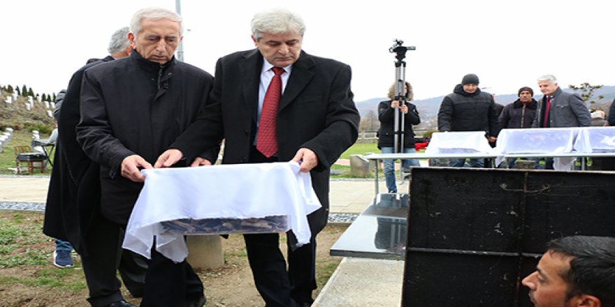 Makedonya'da katledilen Arnavutların ceset kalıntıları toprağa verildi