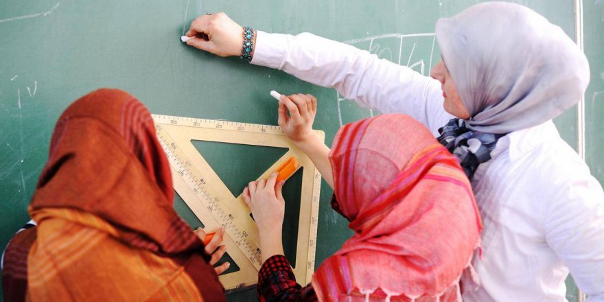 İngiltere Müslümanlarını ayağa kaldıran başörtü sorusu