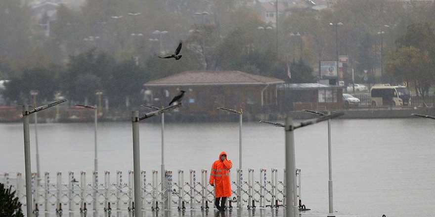 İstanbul'da sağanak ve fırtına etkili oluyor