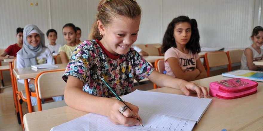 Suriyeli 83 bin çocuk eğitime kazandırıldı