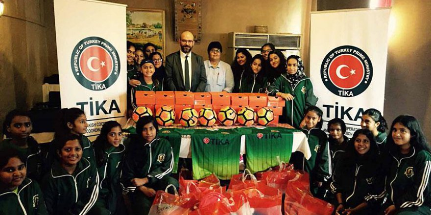 TİKA'dan Pakistan'a spor malzemesi desteği