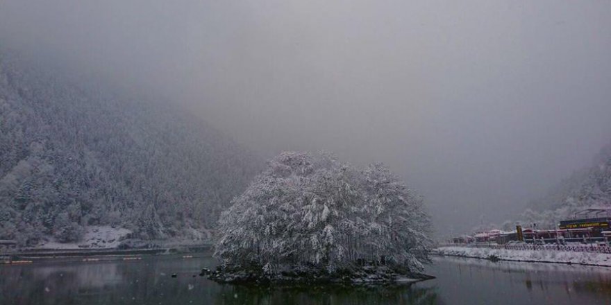 Uzungöl beyaza büründü