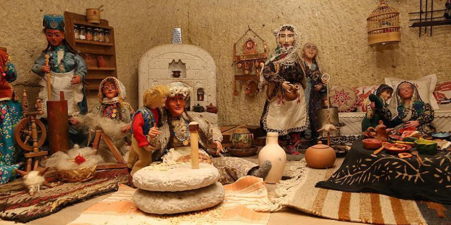 Oyuncak bebek müzesi tarihe ışık tutuyor