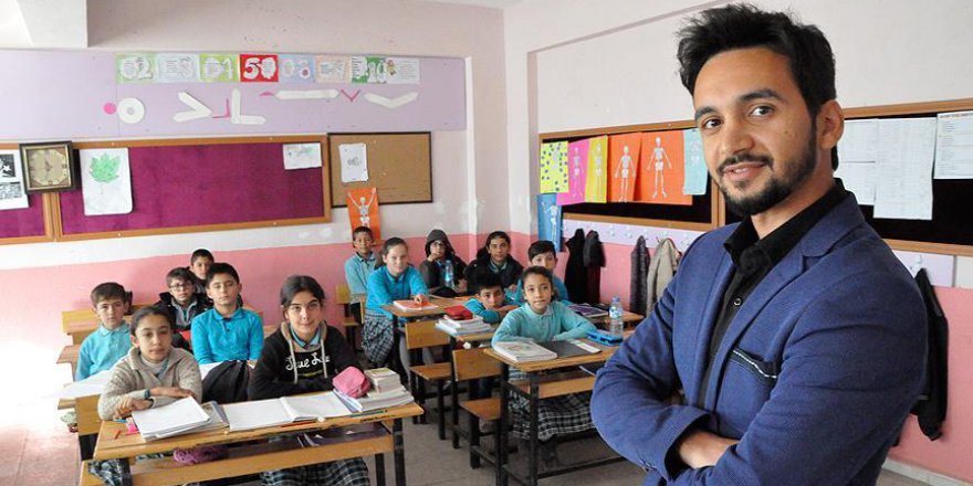 Şehit öğretmenler anısına 'iyilik halkası' oluşturdu