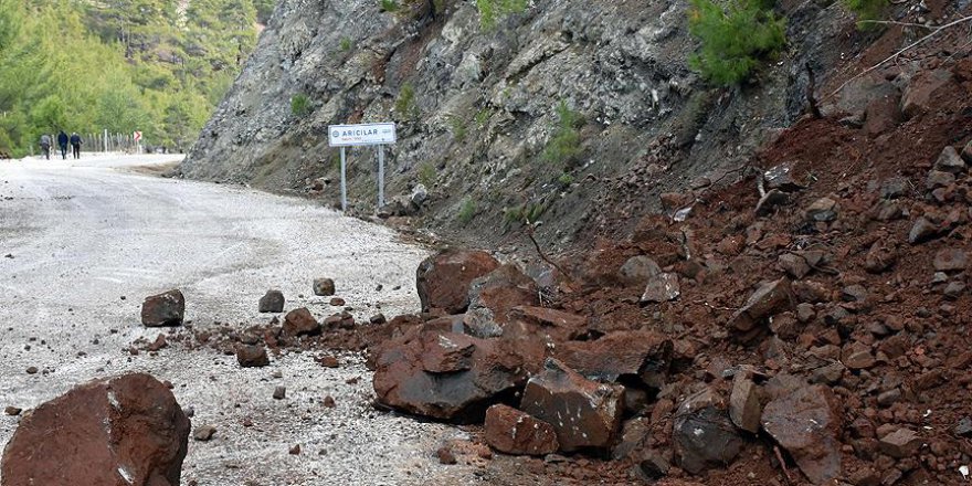 Muğla'da depremden etkilenen köyde çadır kuruldu